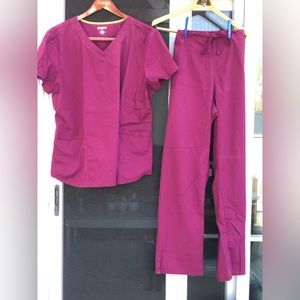Women’s scrub top & pants